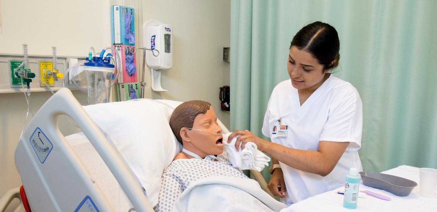 Student Nurse Assistant provides patient care